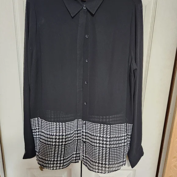 Michael Kors Black and White Button-Up Shirt - Picture 4 of 10
